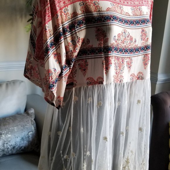 Soieblu Patterned Lace Top - Picture 9 of 16